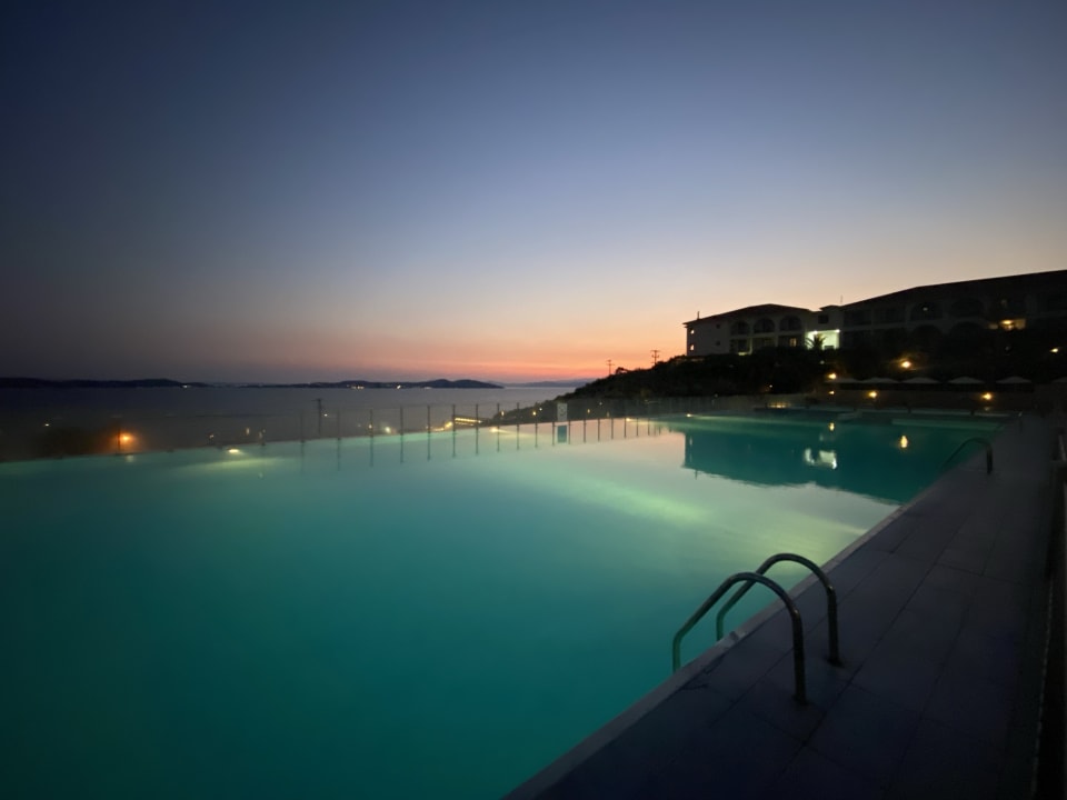 Pool Akrathos Beach Hotel