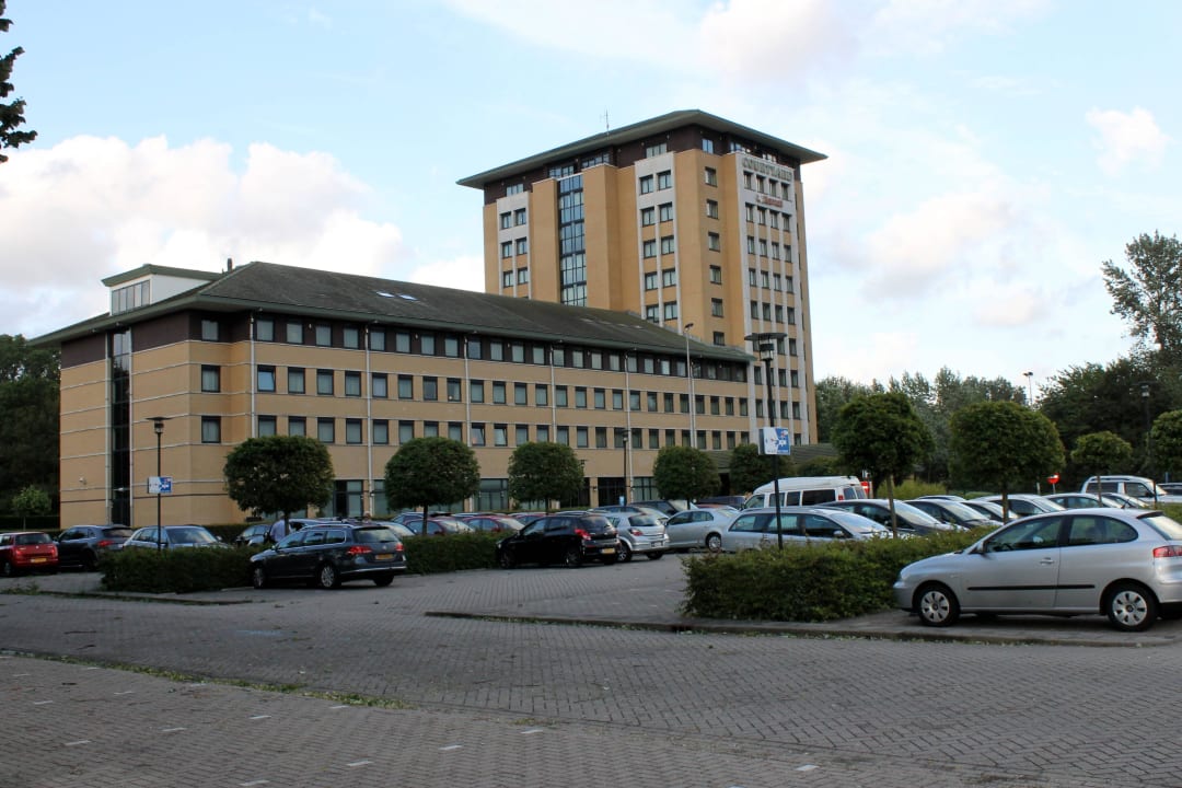 Parkplatz vorm Hotel Hotel Courtyard by Marriott Amsterdam Airport