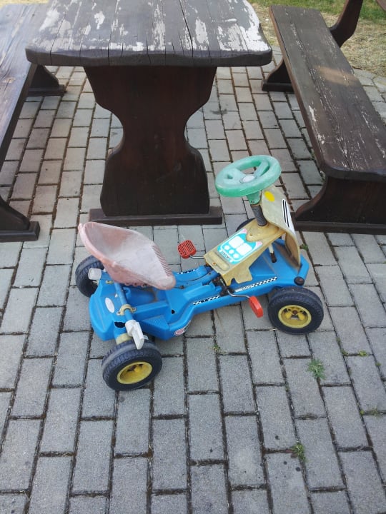 Kaputtes Gokart  Bungalow Paradies