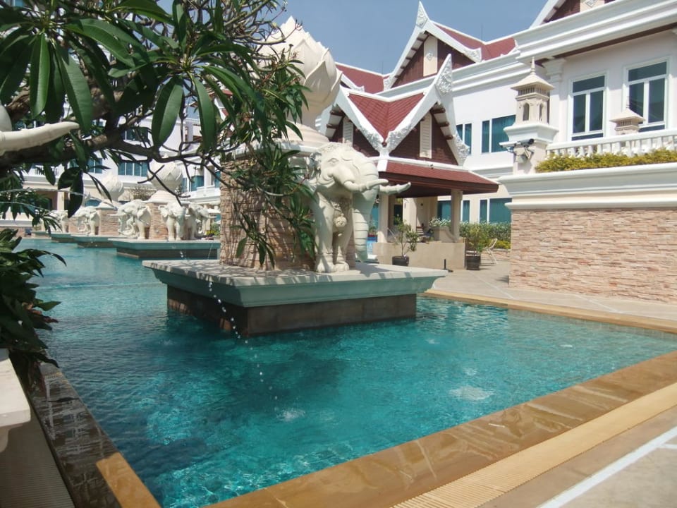Unterer Pool Hotel Grand Pacific Sovereign Resort & Spa