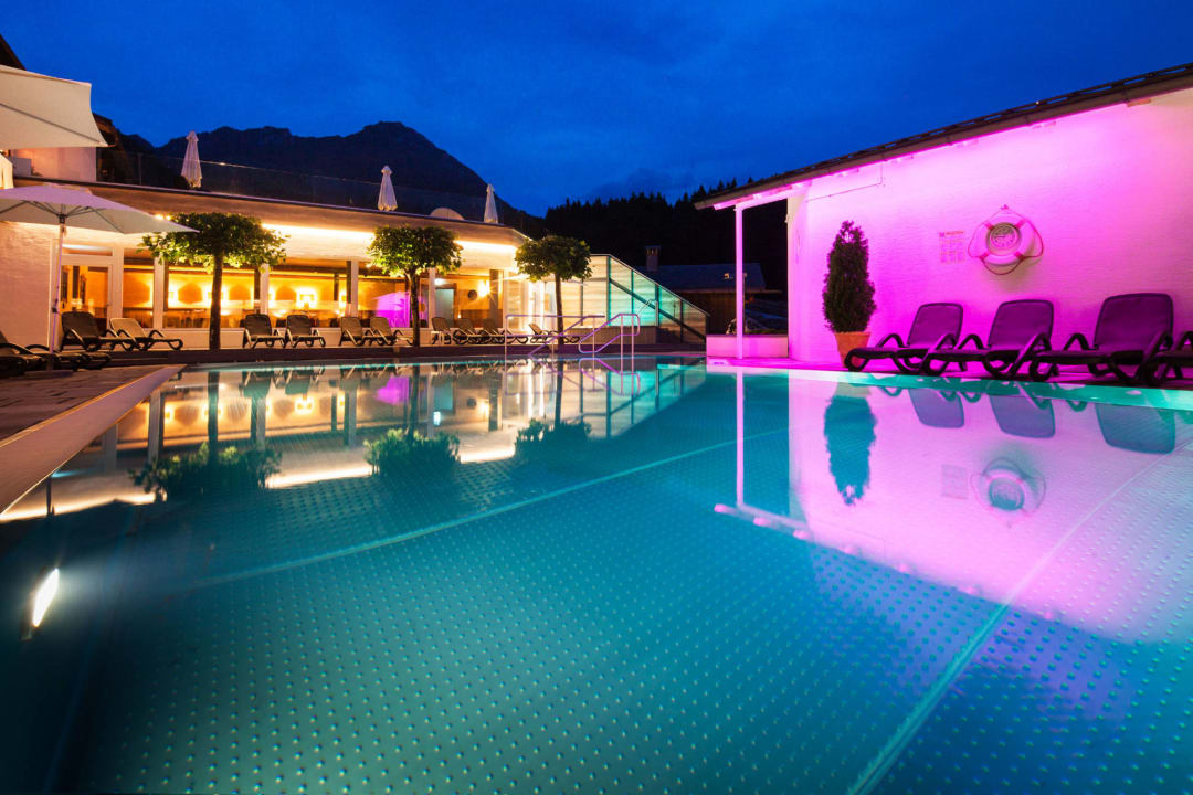 Pool Alm- & Wellnesshotel Alpenhof