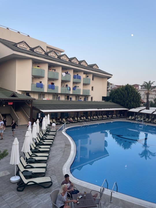 Pool Side Breeze Hotel