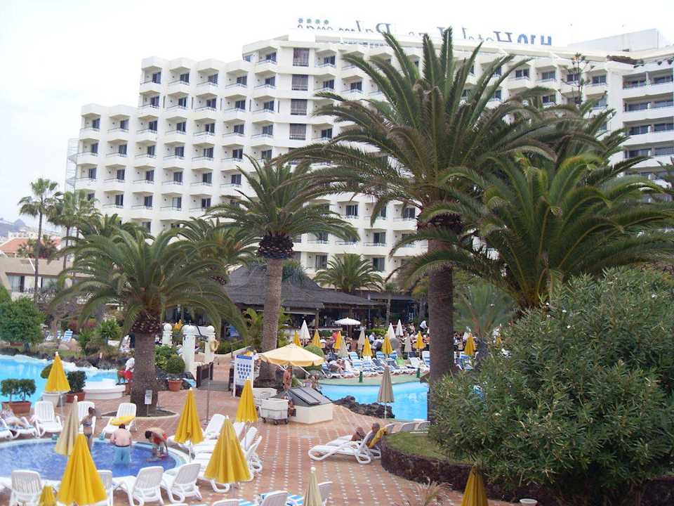 Jardin et piscine H10 Las Palmeras