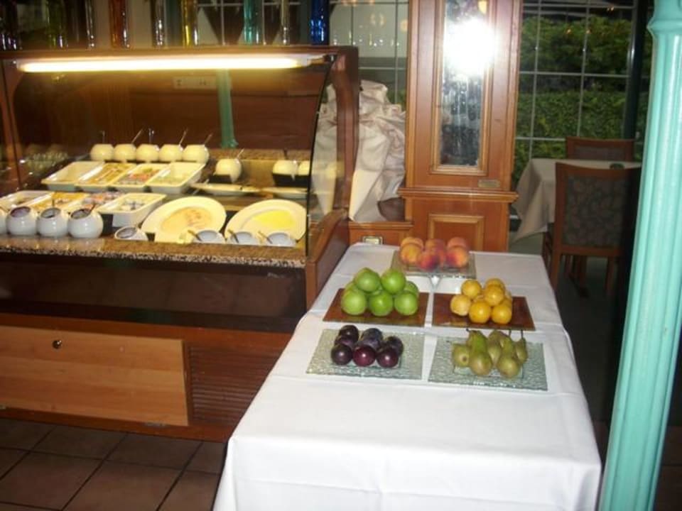 Obst vom Buffet Hotel Zugbrücke Grenzau