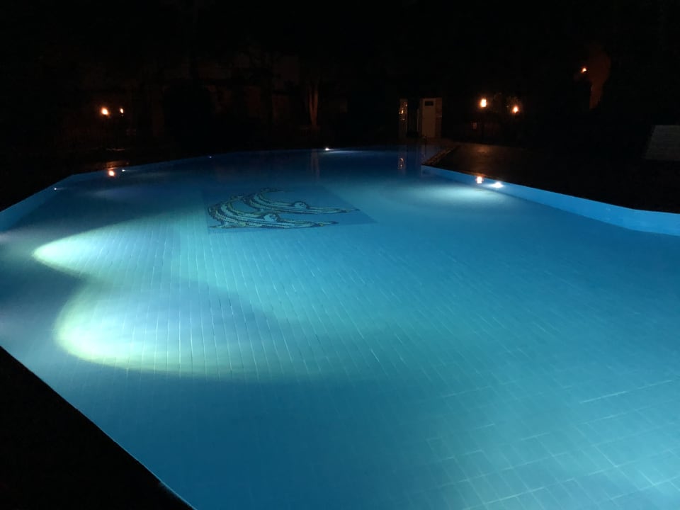 Pool Club Turtas Beach Hotel