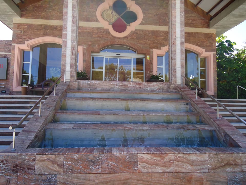 Hoteleingang VIVA Cala Mesquida Suites & Spa 16+