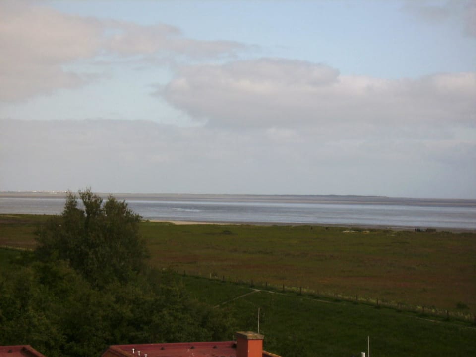 Balkonblick auf Wangerooge (links Inselort) Upstalsboom Hotel am Strand