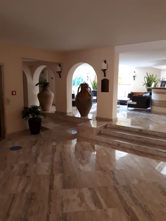 Lobby Tropis Hotel