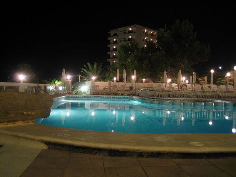 Der Pool bei Nacht Bellamar Hotel Beach & Spa