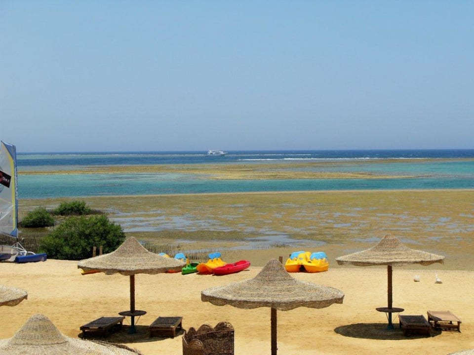 Der linke Strandabschnitt Swisstouch Oriental Resort Marsa Alam