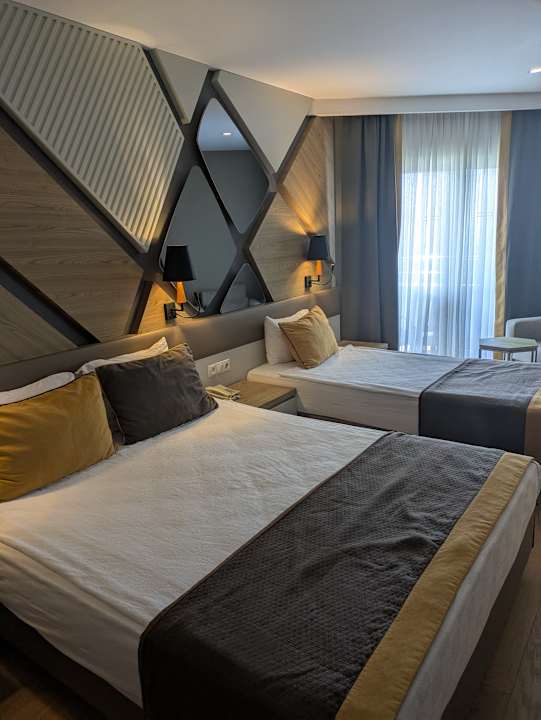 Zimmer Saturn Palace Resort Hotel