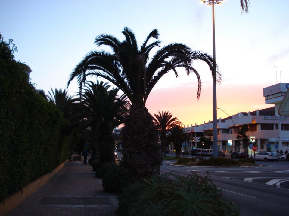 Strasse vor dem Hotel Servatur Alameda de Jandía