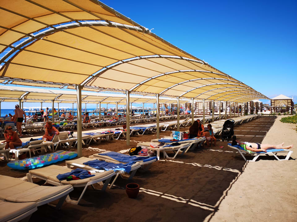 Strand Saturn Palace Resort Hotel
