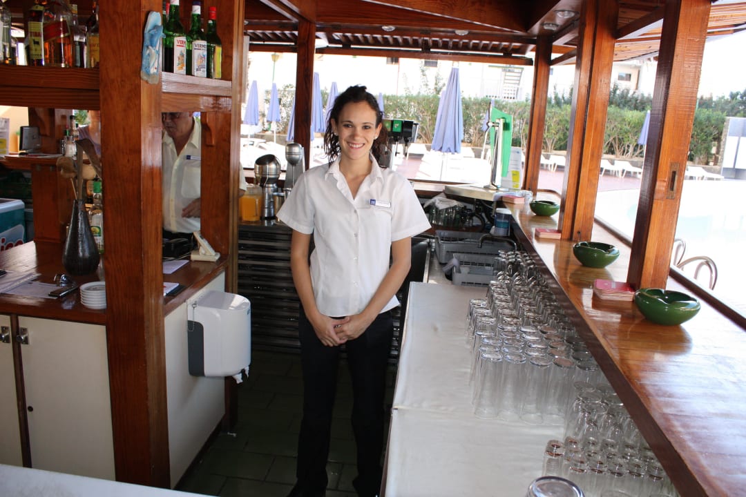 Maria, die nette Bedienung an der Poolbar allsun Hotel Lucana