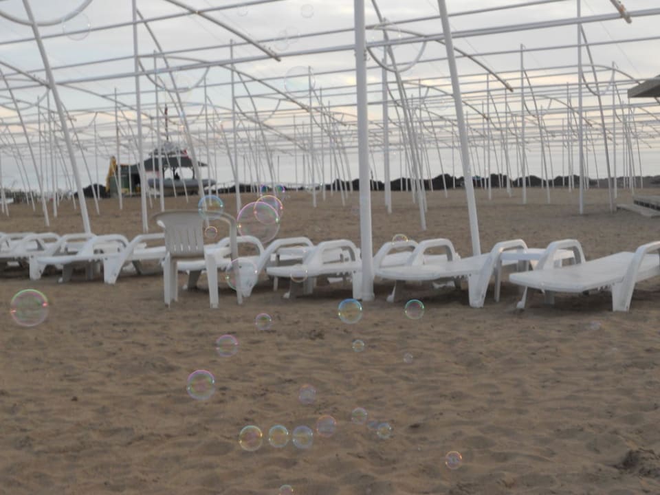 Bubbles fliegen lassen am Strand Sunis Kumköy Beach Resort Hotel & Spa