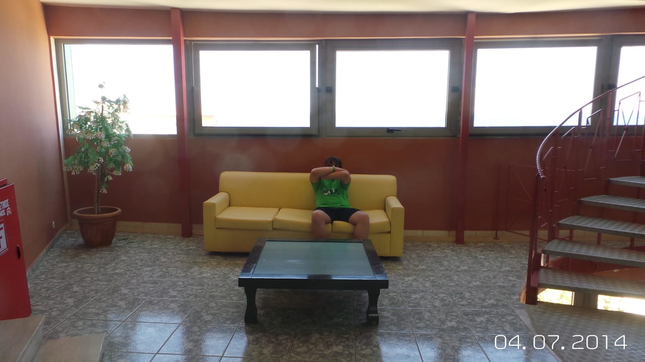 Korytarz w budynku Eri Beach & Village