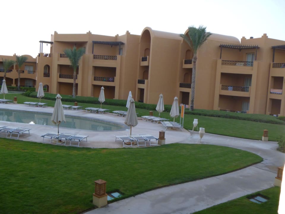 Вид с балкона на бассейн Stella Beach Resort & Spa Makadi Bay