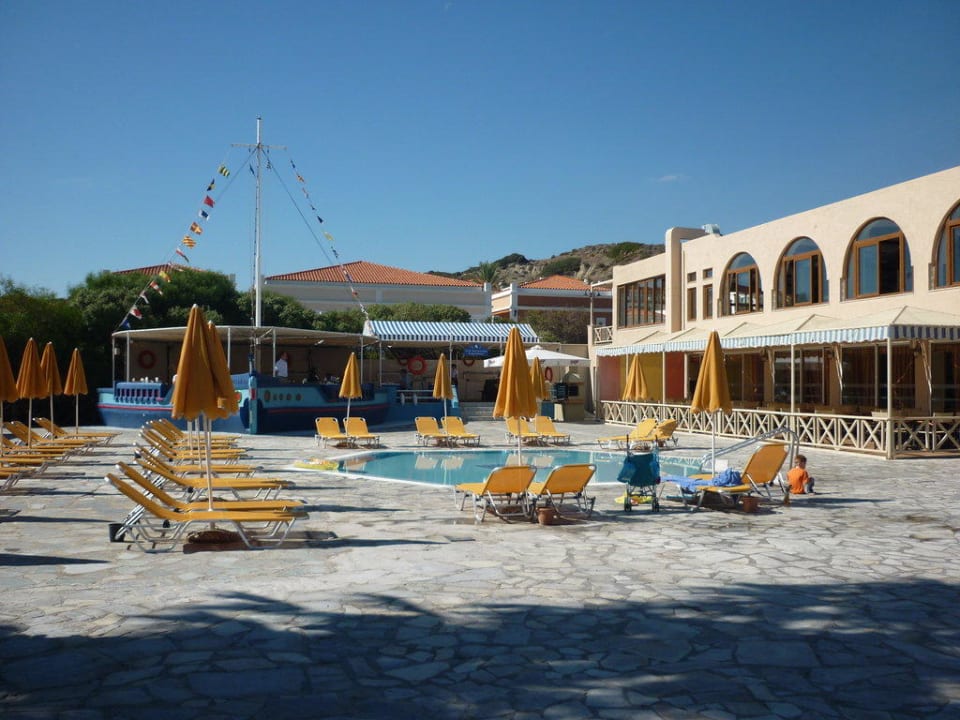 Kinderpool mit Blick auf das Fischrestaurant Porto Bello Beach