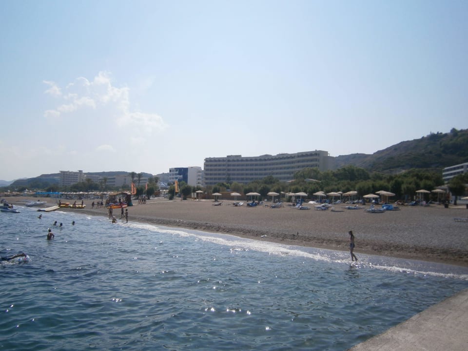 Blick auf Hotel und Strand Olympos Beach Hotel
