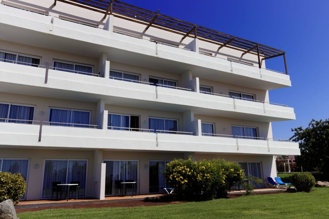 Blick auf das Gebäude mit unserem Zimmer allsun App.-Hotel Esquinzo Beach