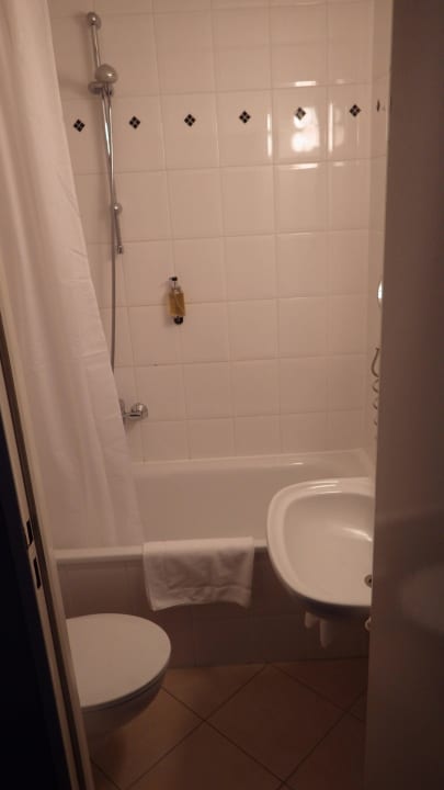 Kacken/Zähneputzen und Duschen in eins Berlin Plaza Hotel