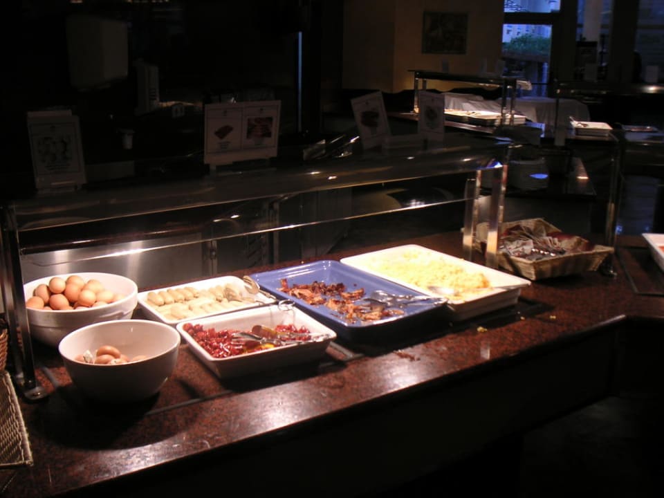 Teil des warmen Buffets Abora Catarina by Lopesan Hotels