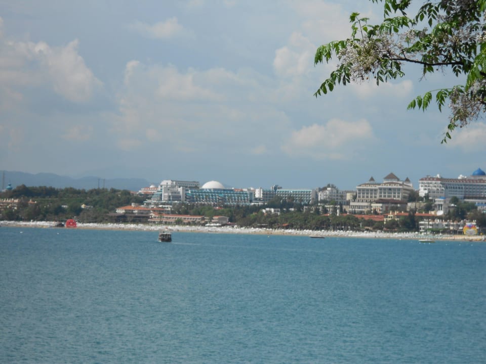 Anschicht vom Hafen aus Hotel Sirma