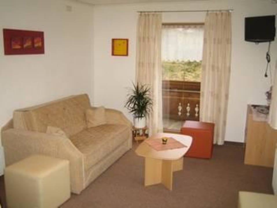 Wohnzimmer  mit Balkon Haus Wildschütz