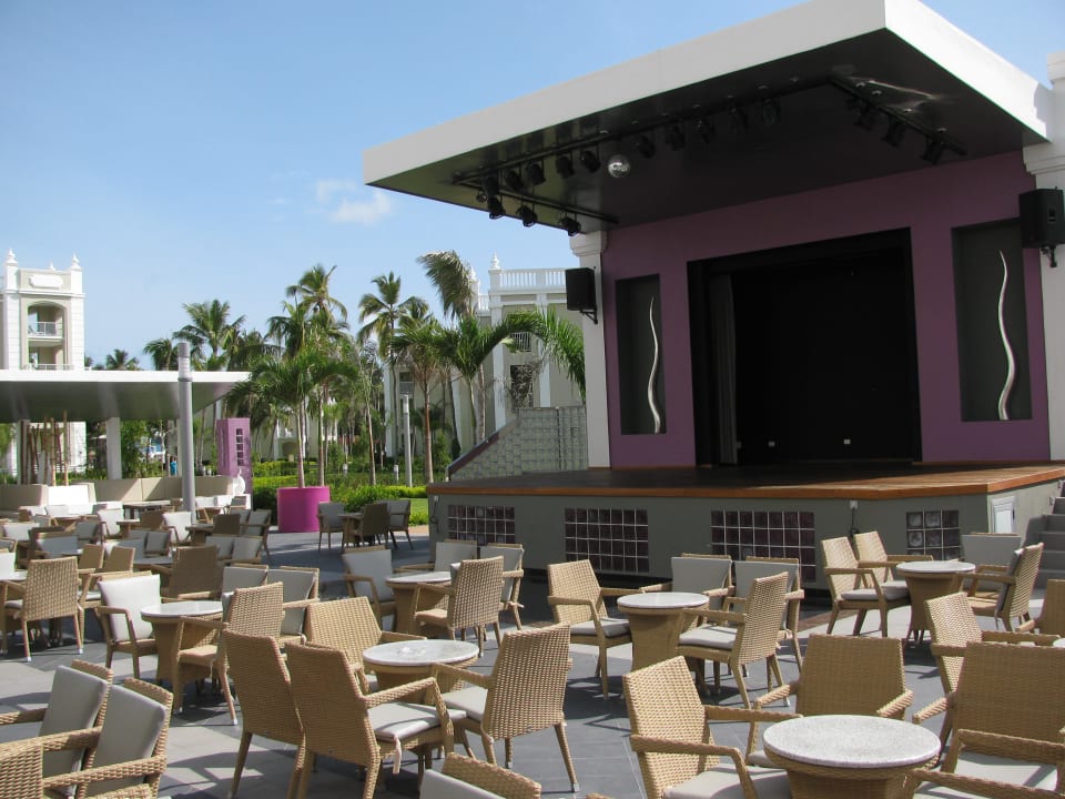 Außenterrasse von der Bar Hotel Riu Palace Bavaro