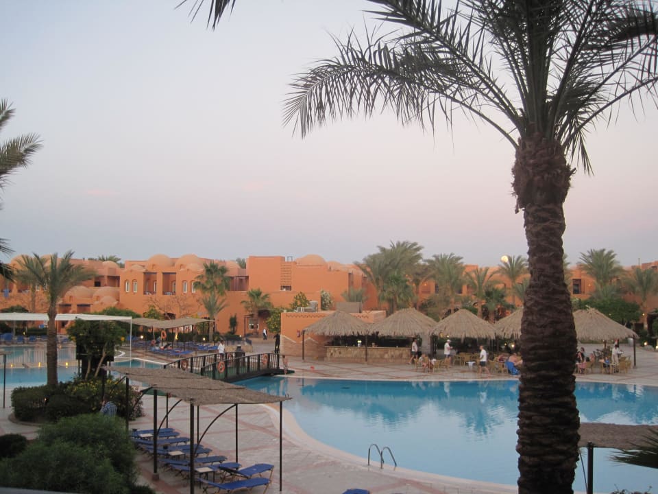 Blick vom Balkon auf den Family Pool Jaz Makadi Oasis Resort