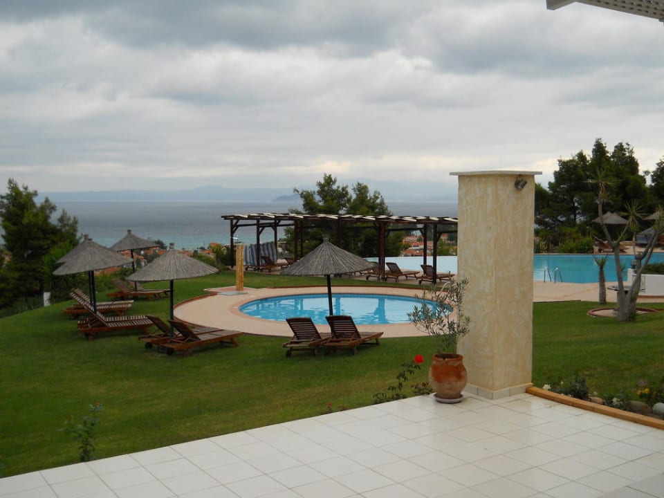Seitenblick Pool Alia Palace