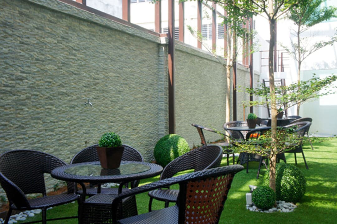 Court Yard Garden V Garden Hotel