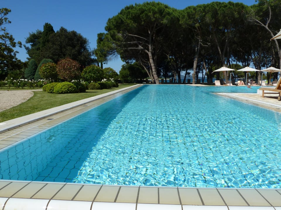 Pool zum schwimmen.  Falkensteiner Hotel Adriana