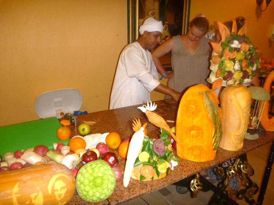 Obst-Schnitzereien Beach Albatros Resort