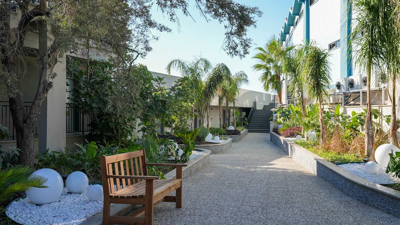 Gartenanlage Ada Port Hotel Adults Only