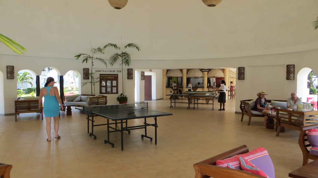 Die Boriti Bar am Pool innen Hotel Southern Palms Beach Resort