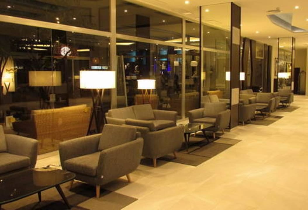 Moderne Sitzmöbel in der Lobby Hotel Riu Monica - Adults only