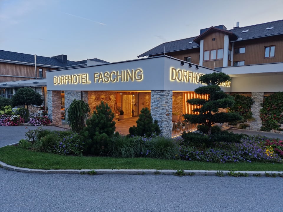 Außenansicht Dorfhotel Fasching