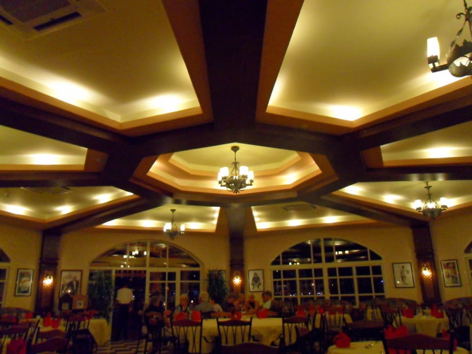 Blick in das deutsche Restaurant "Zum Kaiser" Pickalbatros Dana Beach Resort - Hurghada