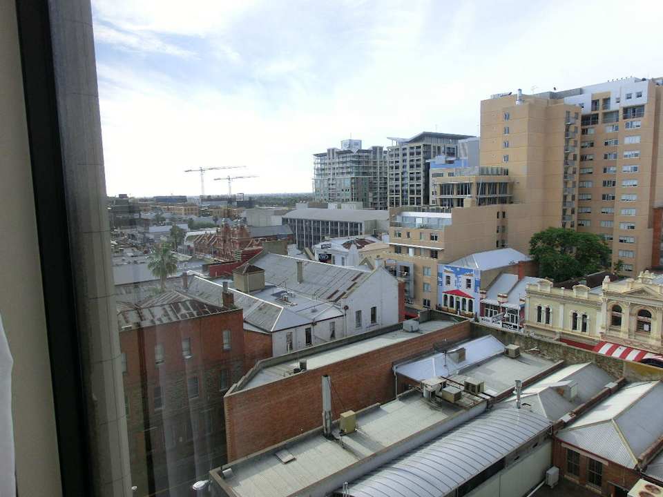 Blick aus Hotelzimmer Richtung Hindley Street Hotel Grand Chancellor Adelaide on Hindley