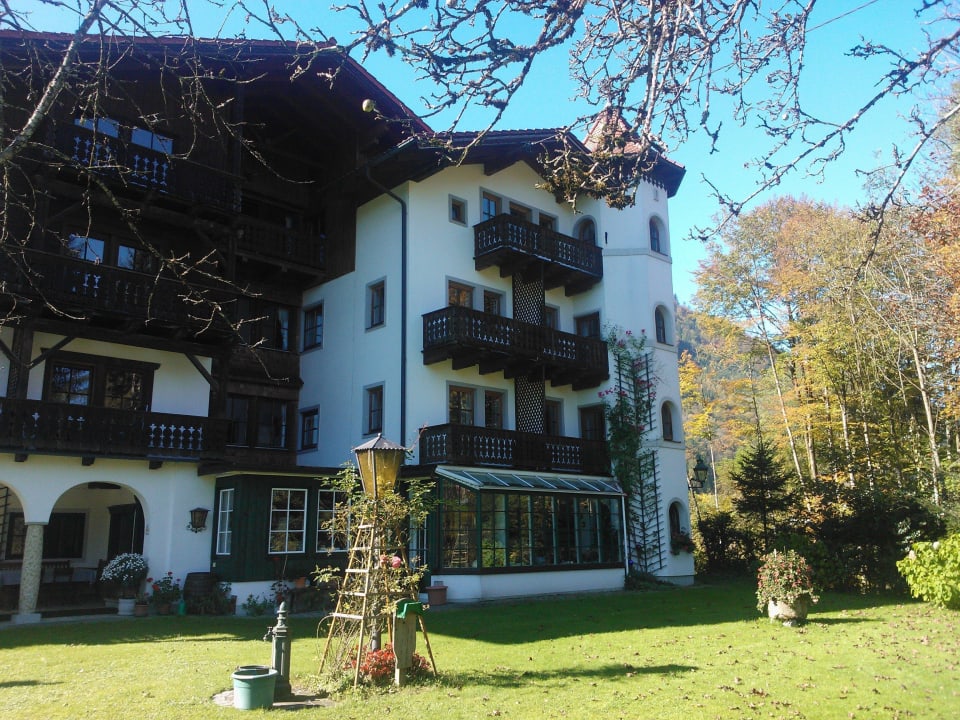 Blick vom Garten auf das Haus Hotel Göschlseben
