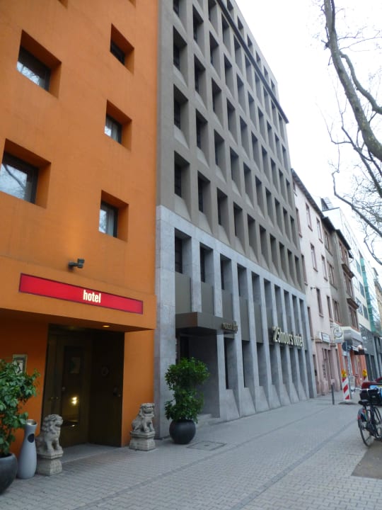 Eingang Hanauer Landstr. 25hours Hotel The Goldman
