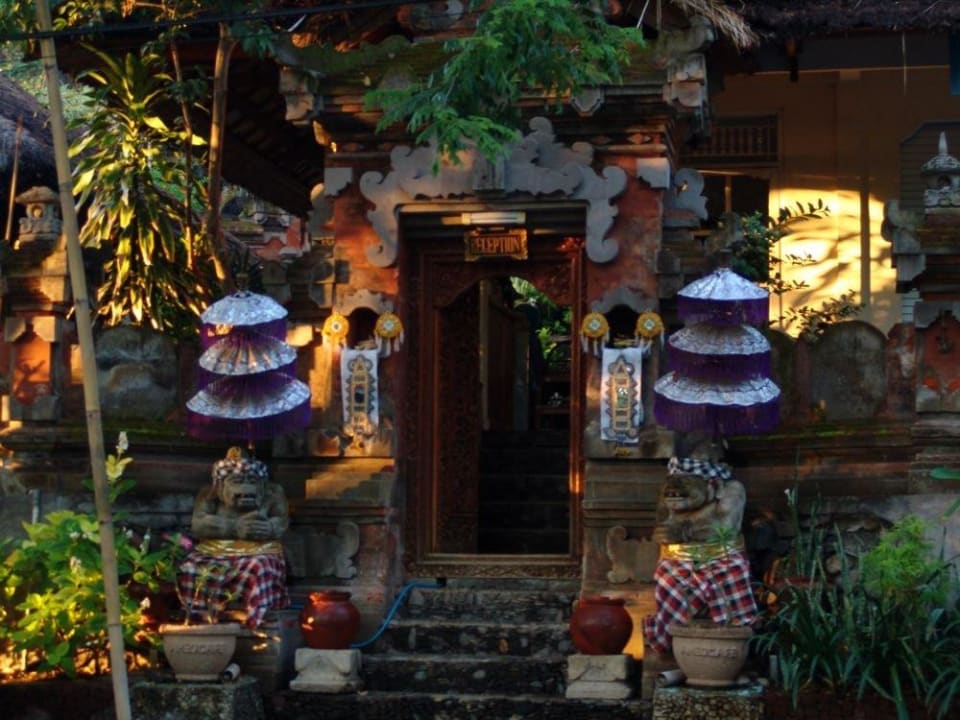 Hoteleingang Amed Cafe & Hotel Kebun Wayan