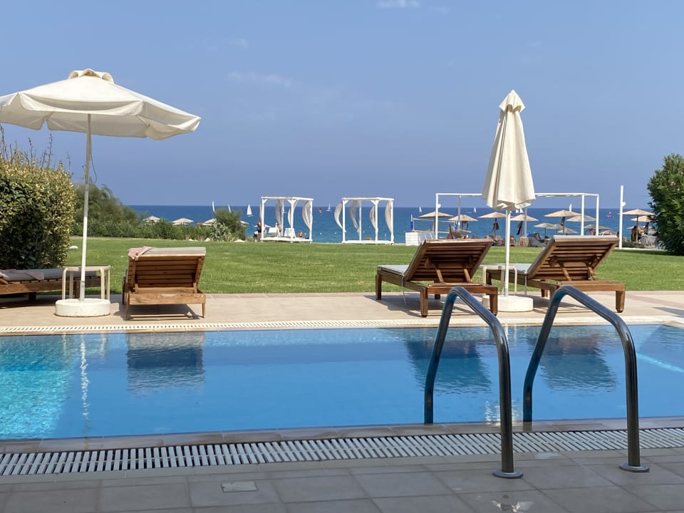 Pool Asterias Beach Resort