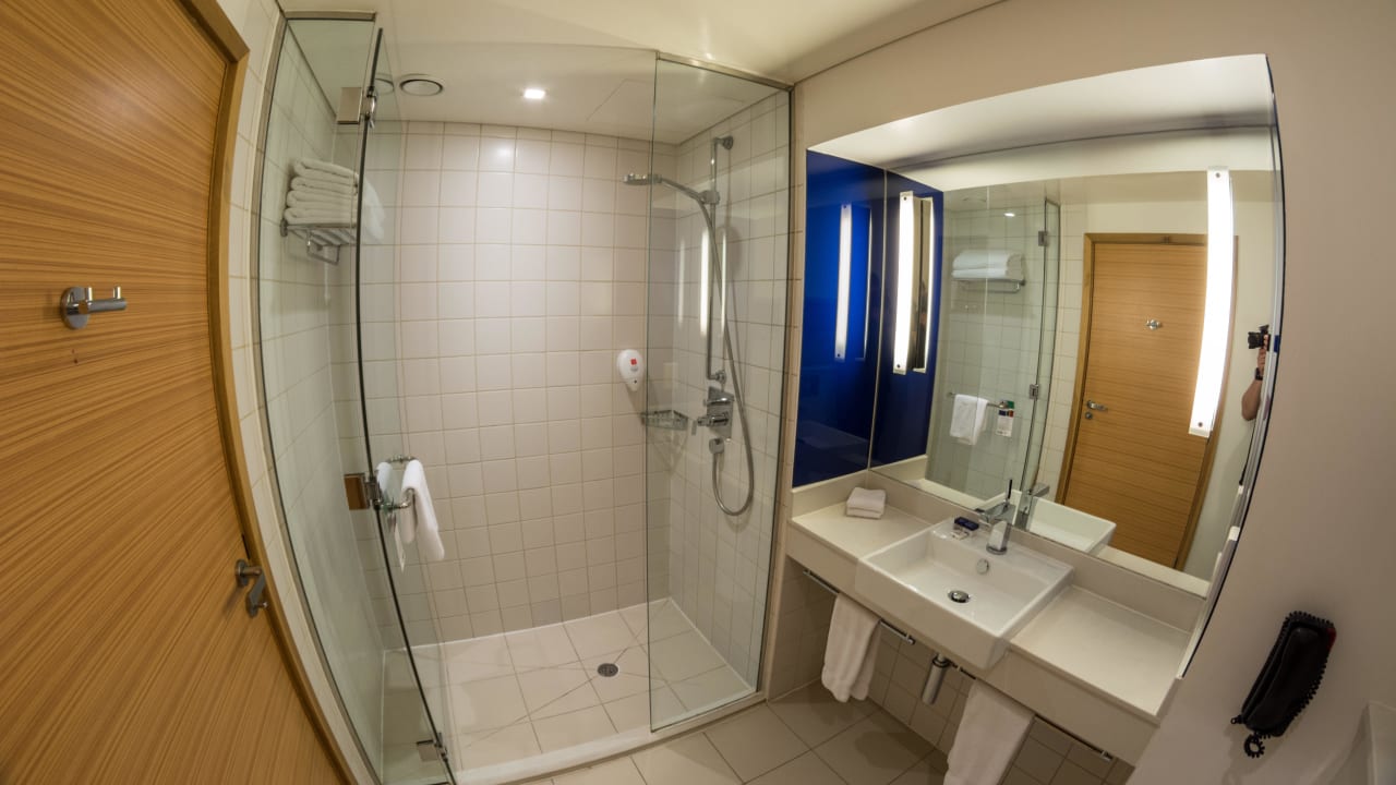 Bathroom Hotel Park Inn Abu Dhabi, Yas Island