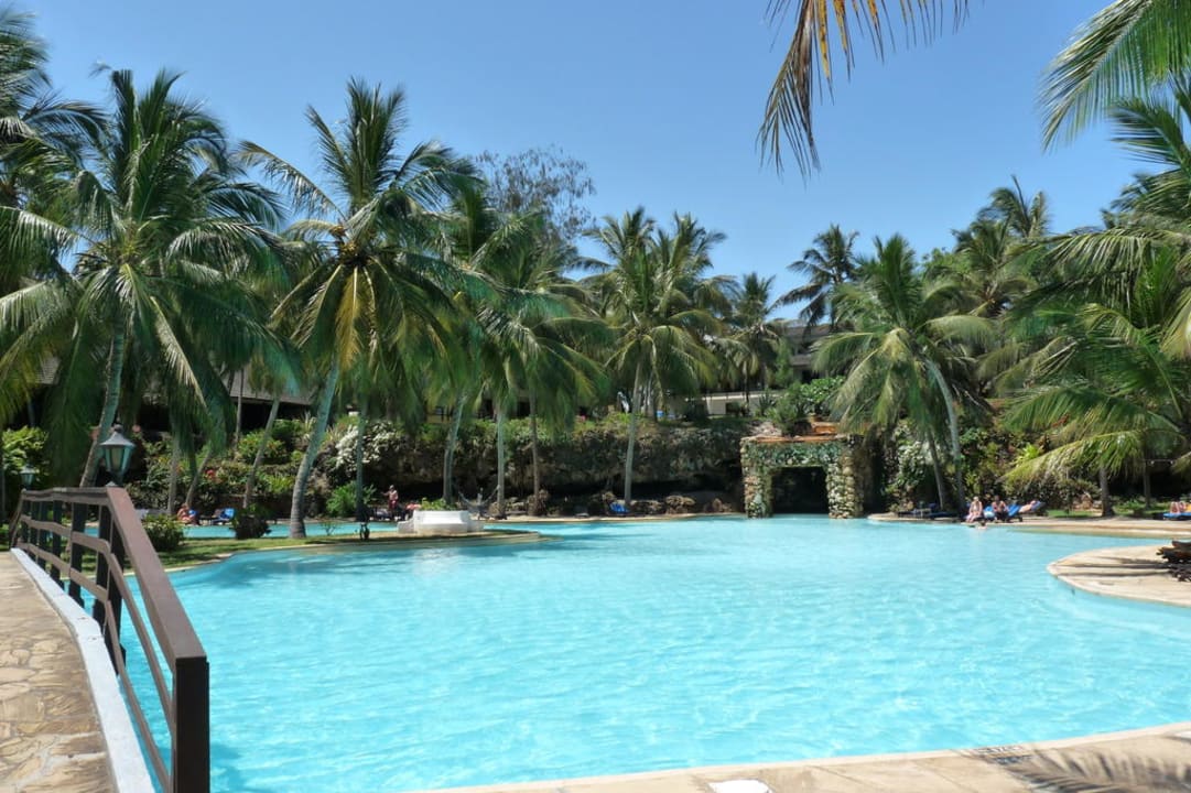 Phantastisch großer Pool PrideInn Flamingo Beach Resort & Spa