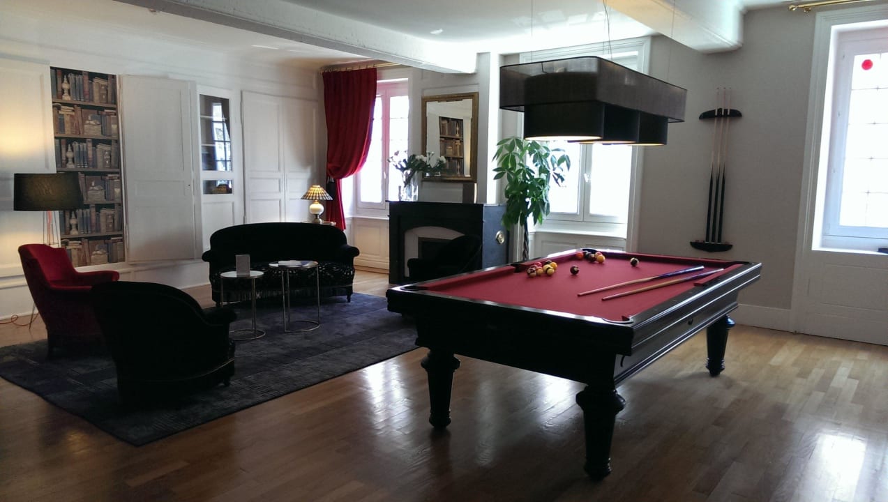 Billardzimmer mit offenem Kamin Hotel Le Griffon d'Or