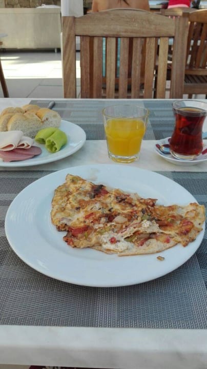 Frühstück mit leckerem Omelett Salmakis Resort & Spa