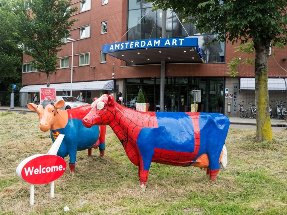 Kunst vor dem Art-Hotel WestCord Art Hotel Amsterdam 3-Star