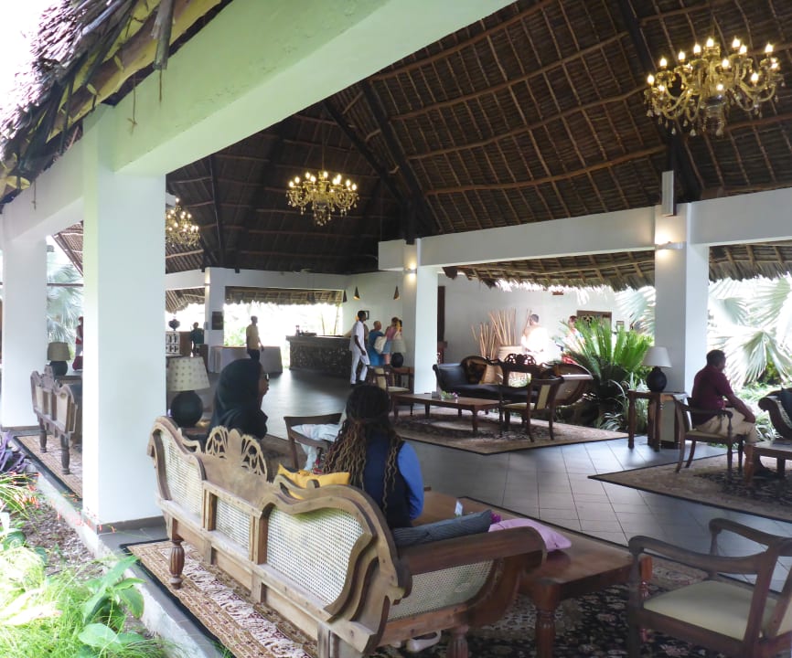 Lobby Karafuu Beach Resort & Spa